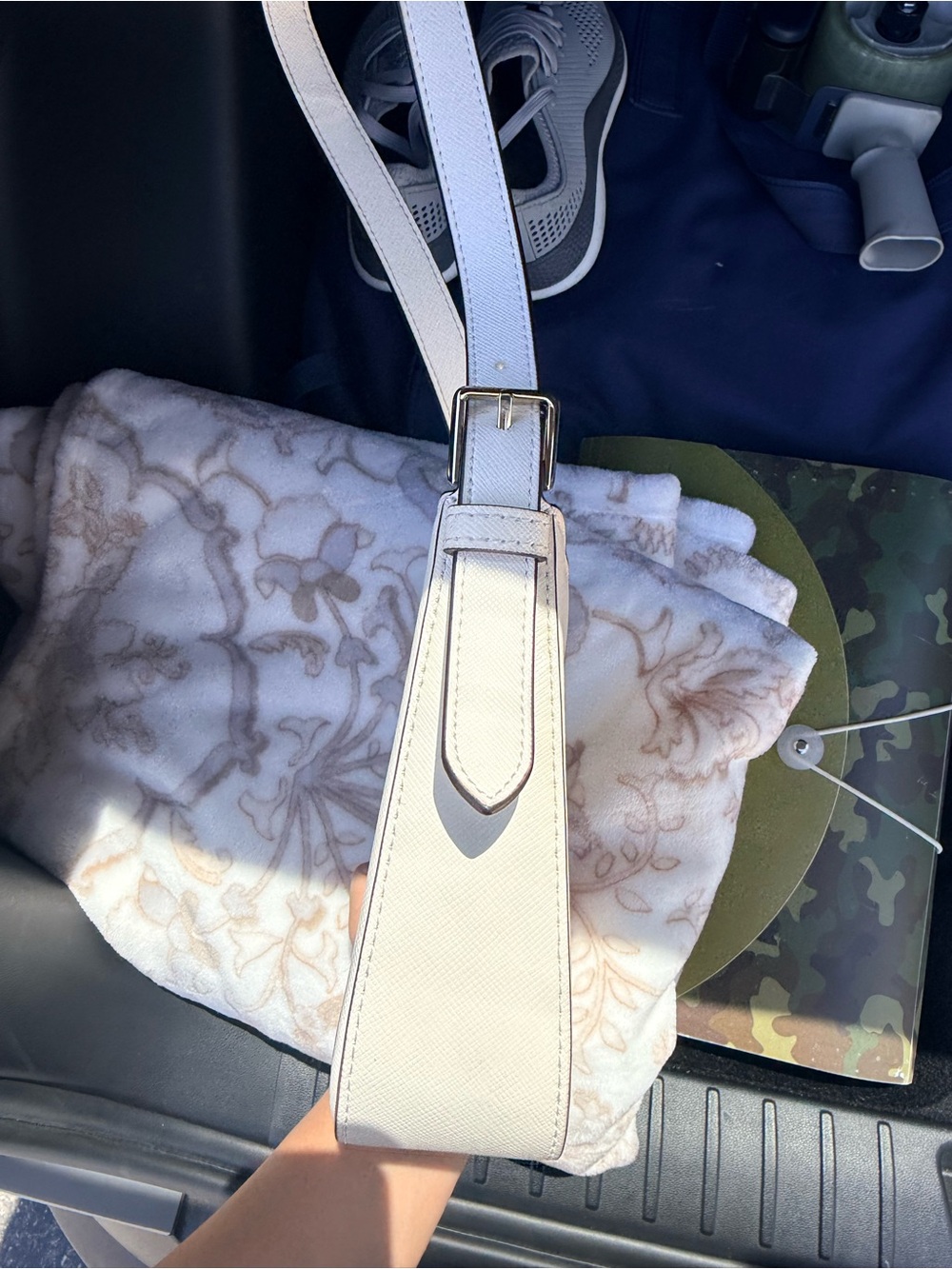 Kate Spade Reegan Small Shoulder Bag - Picture 9 of 10